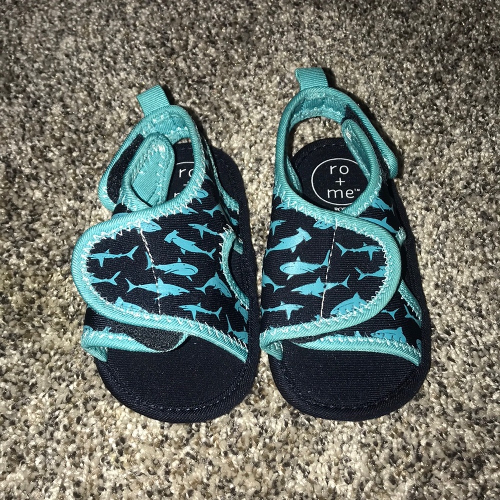 Ro + Me Brand Shark Theme 🦈 Blue Velcro Water Shoes Like New Size 12-18 Months